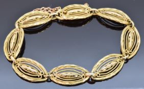 French 18ct gold bracelet made up of oval pierced links, 19cm, 23.9g