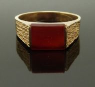 A 9ct gold signet ring set with carnelian agate, size Q, 3.51g