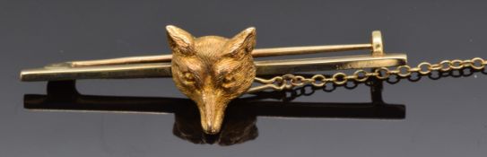 A yellow metal brooch in the form of a fox, 6.7g