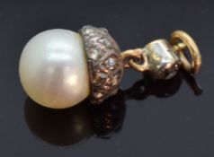 Victorian pendant set with a pearl and old cut diamonds, 1.7cm