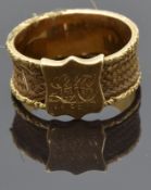 Victorian mourning ring set with plaited hair to the band and a gold cartouche, size M/N, 3.16g