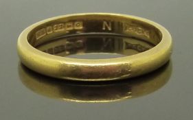 A 22ct gold wedding band/ ring, size Q, 4.45g