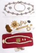 A collection of jewellery including a Majorica faux pearl necklace with silver clasp and pendant,