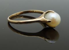 A 9ct gold ring set with a pearl in a claw setting, size S, 3g