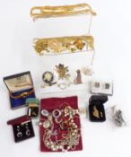 A collection of jewellery including vintage brooches, Norwegian butterfly brooch set with enamel,