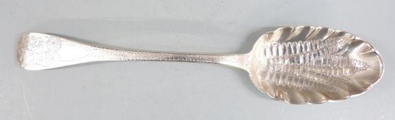 Georgian hallmarked silver berry spoon with embossed fern leaf decoration to bowl, London 1817 maker