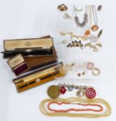 A collection of costume jewellery including Hollywood brooches, vintage brooch box, agate
