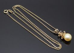 A 9ct gold necklace set with a faux pearl, 2.5g