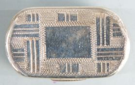 Georgian hallmarked silver vinaigrette of curved form with filigree inner cover, marks indistinct