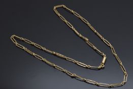 A 9ct gold necklace made up of elongated and knot links, 3.5g