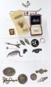 A collection of silver jewellery including brooch, mother of pearl brooches, Edwardian Mizpah brooch