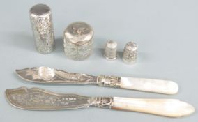 Sampson Mordan Victorian hallmarked silver salt or similar bottle, London 1891, height 5.5cm