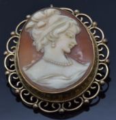 A 9ct gold brooch/pendant set with a cameo, 13.5g
