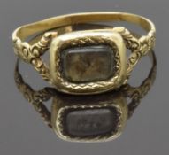 Victorian mourning ring with a glass compartment set with hair, with engraved shoulders, in