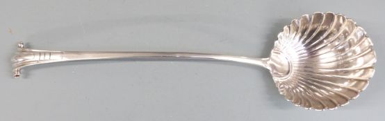 Large Georgian silver Onslow pattern ladle, bottom hallmarked but rubbed, maker's mark IH or HI,