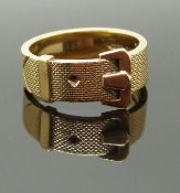 A 9ct gold buckle ring, size Q, 6.84g