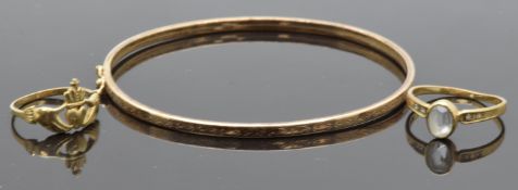 A 9ct gold Claddagh ring, a 9ct gold ring set with paste and a 9ct gold bangle, 6.2g