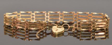 A 9ct gold gate bracelet, 17cm, 4.6g
