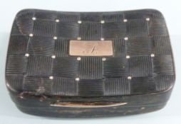19thC tortoiseshell snuff box with gold stud decoration, length 5.5cm