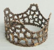 Stuart Devlin hallmarked silver surprise egg stand with retro textured and pierced decoration,