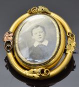 Victorian pinchbeck swivel brooch set with a photograph to one side, verso set with hair, with ivy