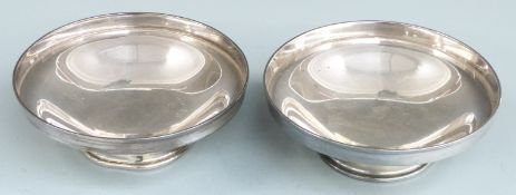 Pair of Japanese white metal pedestal bowls, marked to underside CPO Silver 990 Toyokoki, diameter
