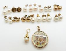 Four pairs of 9ct gold earrings (4g), an 18ct gold pendant set with a pearl, silver and pearl