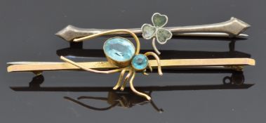 A 9ct gold brooch set blue topaz in the form of a spider (3.6g) and a silver brooch set with agate