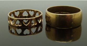 A 9ct gold wedding band and a 9ct gold ring with pierced heart decoration, sizes P & O/P, 6.75g