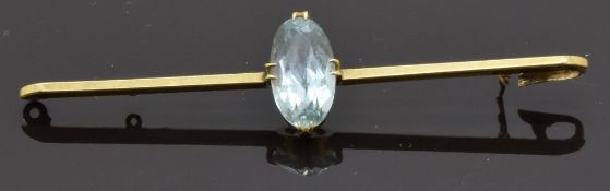 A 15ct gold brooch set with an oval aquamarine