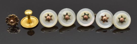 A 9ct gold stud, 9ct gold earring (1.7g) and five mother of pearl buttons