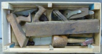 Woodworking planes including Record 4 1/2 and other woodworking tools