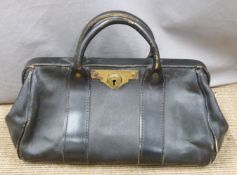 Black leather Gladstone bag, length 46cm