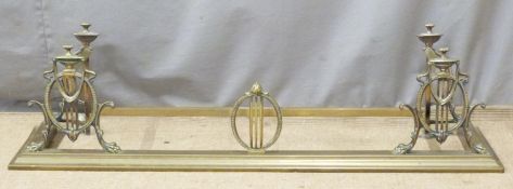 19thC brass fender decorated with swags and urns, length 124cm