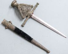 Continental ceremonial/court dagger with ornate decoration, 18cm blade and scabbard