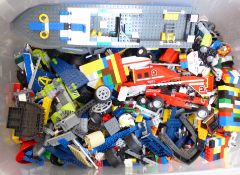 Over 13kg of Lego loose pieces and figures including Star Wars.