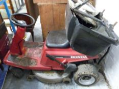 Honda 3011 Hydrostatic ride on lawnmower with grass collection