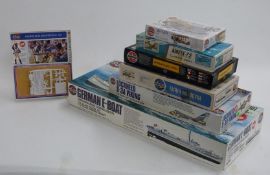 Seven Airfix 1:72 and 1:144 scale plastic model kits including German E-Boat 10280-1, Lockheed S-