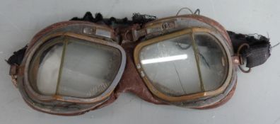 Aviation or motorcycle goggles