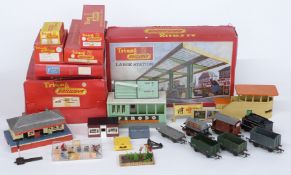 A collection of Hornby, Tri-ang, Hornby Dublo and similar 00 gauge model railway buildings and