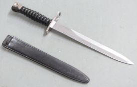 Swiss 1957 pattern S.I.G assault rifle bayonet, W432386 and makers F.W to ricasso, 24cm double edged