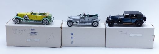 Three Franklin Mint 1:24 scale diecast model vehicles 1929 Rolls-Royce Phantom 1, 1930 Duesenberg