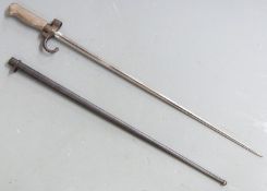 French Lebel 1886 pattern bayonet, stamped 3640 to downswept quillon and round button catch, with