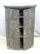 19thC carved oak corner cupboard, H101 x W78cm