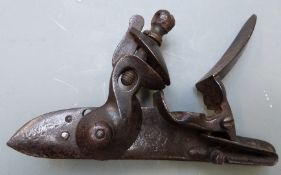 East India Company Brown Bess style flintlock gun lock with engraved lion crest, 15cm long.