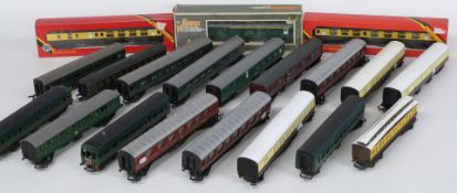 Twenty Hornby, Lima, Tri-ang and similar 00 gauge coaches including Southern Rail, Great Western