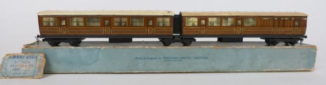 Hornby Dublo 00 gauge 3-Rail pre-war LNER 2-Coach Articulated Unit, D2, in original light blue box.
