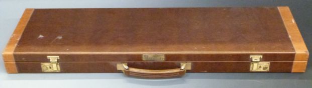 Browning shotgun carry case with fitted wool lined interior, 80x23.5x7cm.