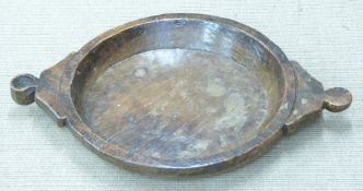 18th/19thC treen elm shallow dish, diameter 65cm
