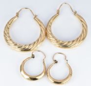 Two pairs of 9ct gold hoop earrings, 4.5g
